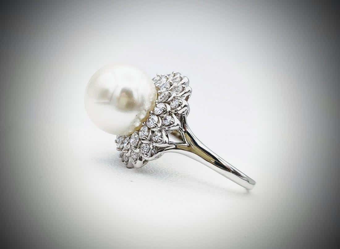 Sz 8 Large Pearl w Diamond Quality Cubic Zirconia Ring (1 of 4)