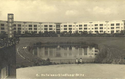 Architecture Bruno Taut, Hufeisen-Siedlung, RPPC: Architecture, Germany, Britz, Berlin, Hufeisen-Siedlung, Built 1925-33 Architect Bruno Taut, RPPC Reserve: $75.00 Shipping: Domestic: Flat-rate of $10.00 to anywhere within the contiguous U.S. Interna