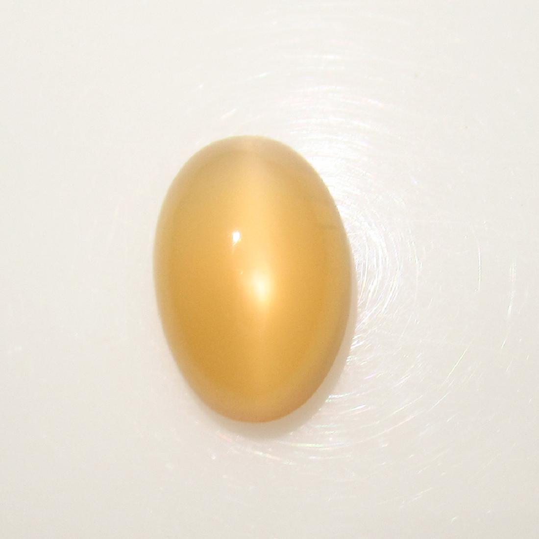 4.52 Ctw Natural White Moonstone Catseye Oval Cab: No Reserve! Title: 4.52 Ctw Natural White Moonstone Catseye Oval Cab Stone Clarity: Transparent Gemstones: Moonstone Catseye Carat Weights: 4.52 Size/Dimensions: 11.10 x 9.10 x 6.10 mm Additional Info