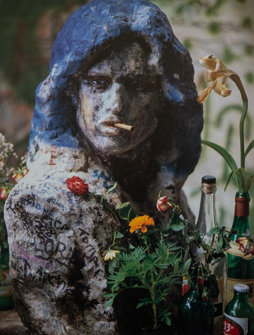 LYNN GOLDSMITH - Jim Morrison's Grave, Paris, 1986 (1 of 1)
