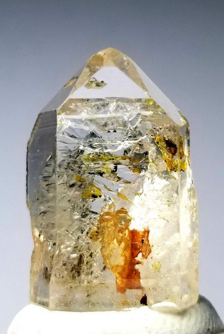 31.5 Carats Petroleum Quartz Scepter - 25X17X10: Title: 31.5 Carats Petroleum Quartz Scepter - 25X17X10 Origin: AFGHANISTAN Weight: 31.5 crts Description:31.5 Carats Petroleum Quartz Scepter - 25X17X10 Reserve: $100.00 Shipping: Domestic: Flat-rate 