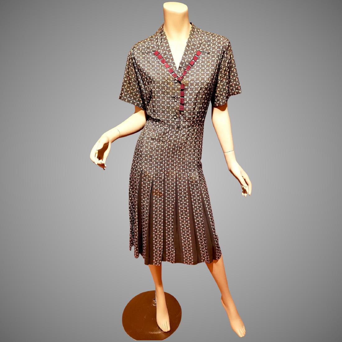 Vtg 1940's satin/crepe wiggle crest printed dress (1 of 5)