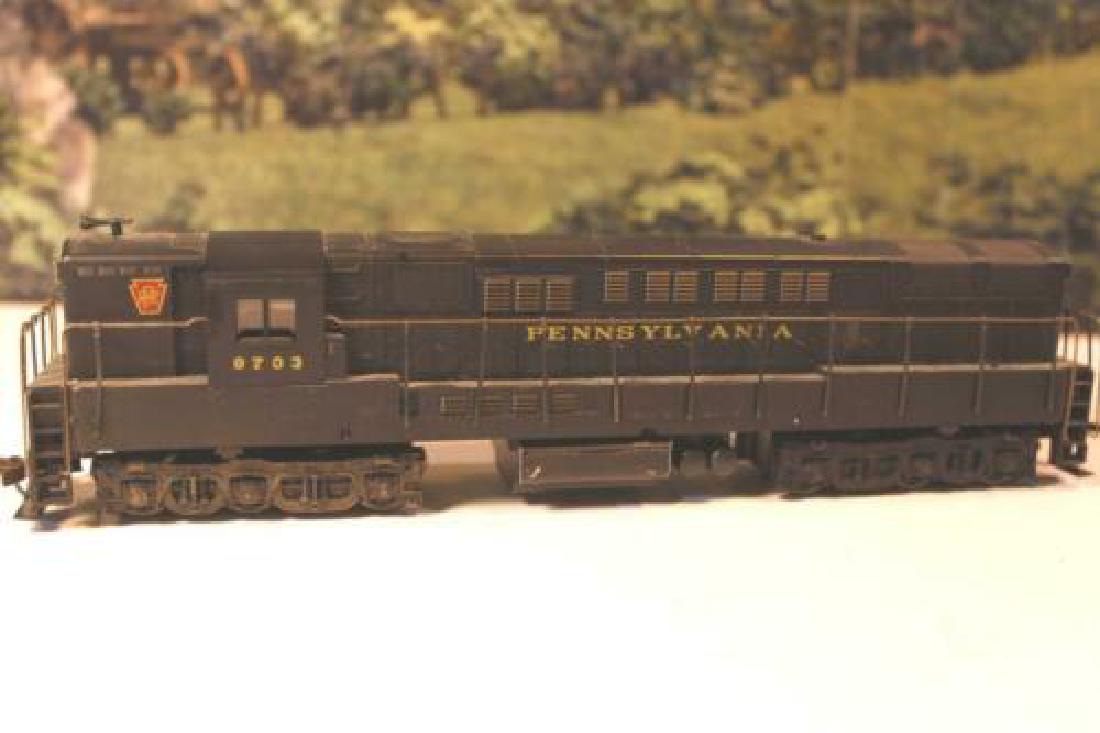 HO TRAINS - VINTAGE PENNSYLVANIA FM DIESEL W/FLYWHEEL-: HO TRAINS - VINTAGE PENNSYLVANIA FM DIESEL W/FLYWHEEL- RUNS GOOD EXC- 1WC Description HO TRAINS VINTAGE PENNSYLVANIA FM POWERED DIESEL KADEE STYLE COUPLER AT ONE END AND LATCH AT THE OTHER END SOME OF