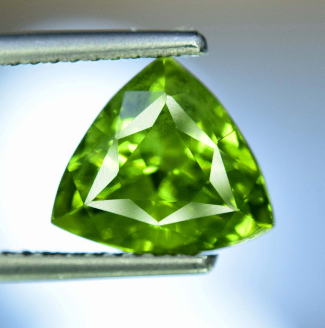 5.25 carats eye Clean Fancy Trillion Cut Apple Green (1 of 5)