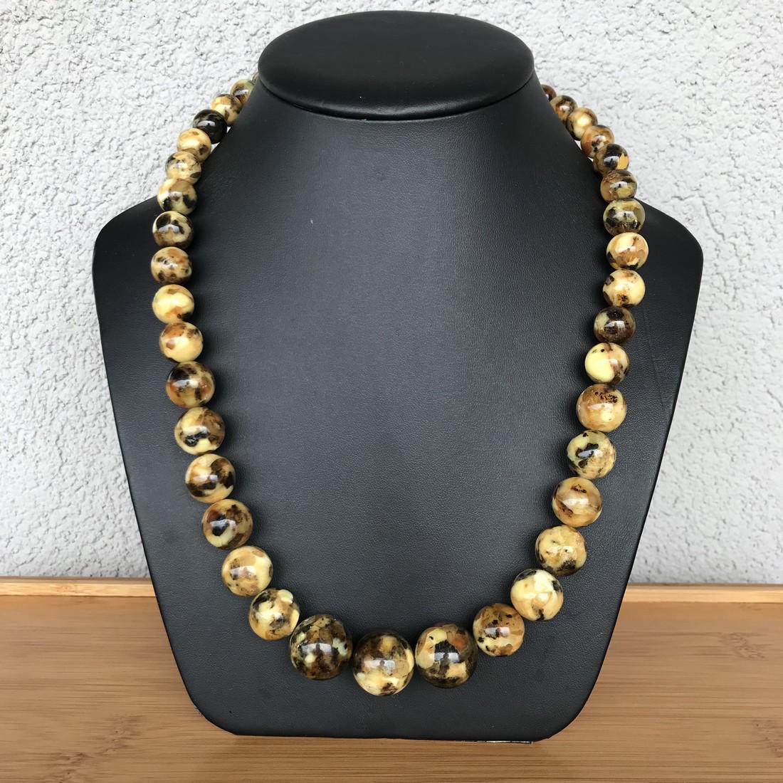 Vintage necklace Baltic amber big beads 69.6 gr (1 of 10)