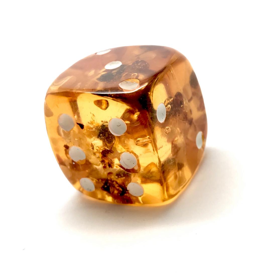 Big Amber cube game dice d6: Title: Big Amber cube game dice d6 Gemstones: Amber Weight: 24.3 gr Size: 28 mm Additional Information: Baltic amber stones inclusions into the translucent polymeric resin. Amber heals and supports th