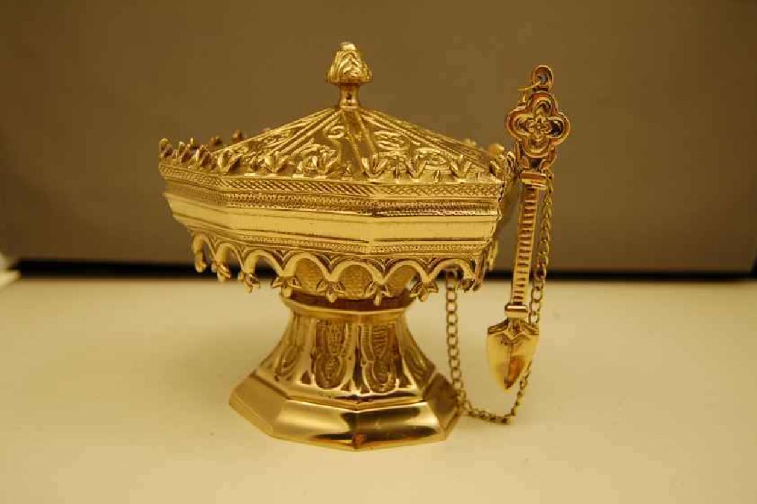 Traditional Gothic "Boat & Spoon" for your censer: This is a traditional Gothic "Boat & Spoon" set, to use with your censer It matches our Gothic Censer also at auction The size of the boat is about 5" ht. and 5" wide Comes with the spoon as shown Ver