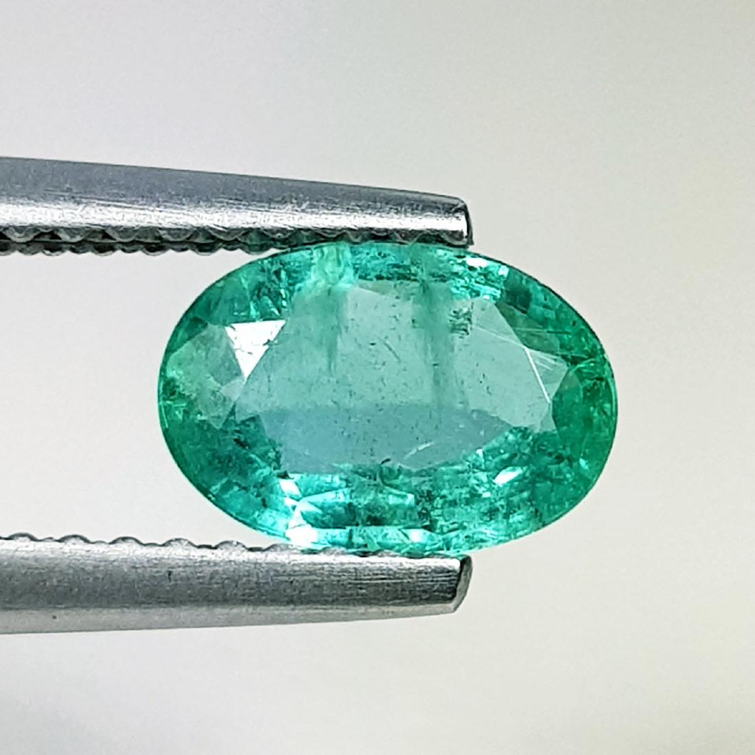 Natural Emerald Oval Cut 0.80 ct (1 of 6)
