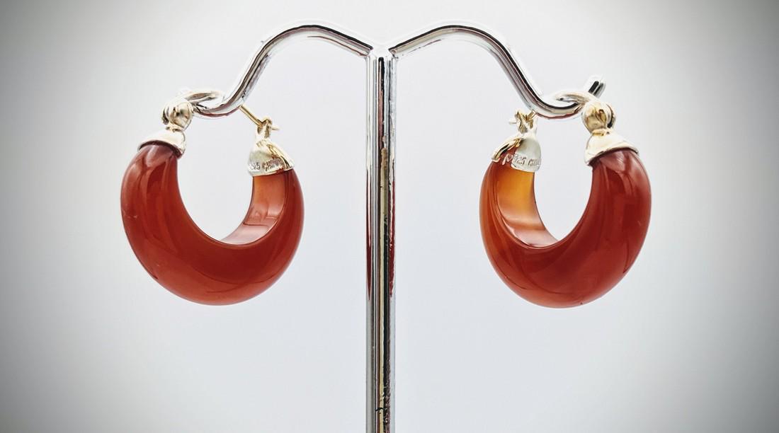 Sterling Silver Carnelian Hoop Earrings: Title: Sterling Silver Carnelian Hoop Earrings Brand: Jean Lin Collection Metal Purity: 925 Sterling Silver Gemstones: Carnelian Carat Weights: Size / Dimensions: Each Earring measures at 19.9×6.8mm.