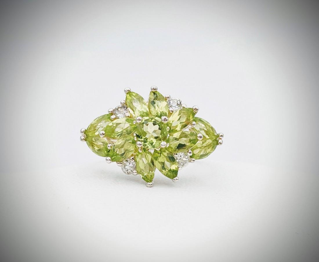 Sterling Silver Sz 7 Clustered Peridot & CZ Ring (1 of 5)