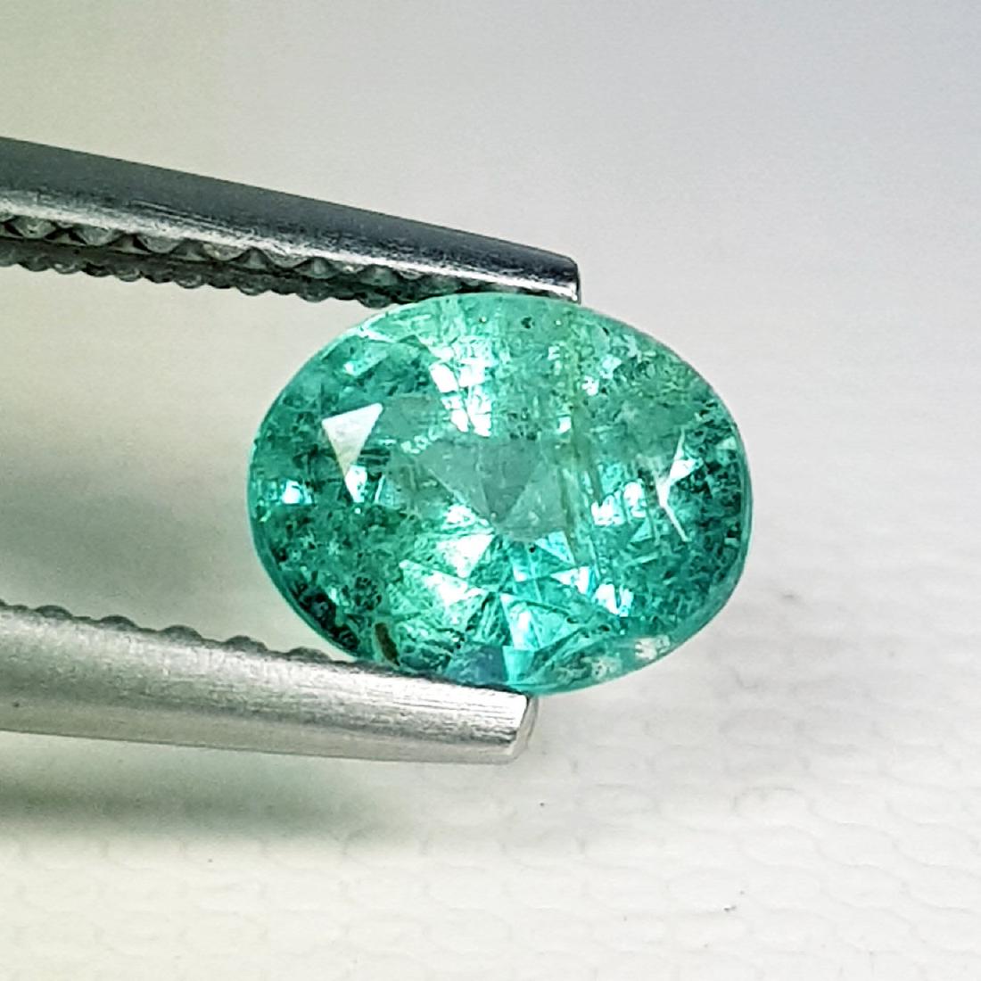 Natural Emerald Oval Cut 0.95 ct (1 of 6)