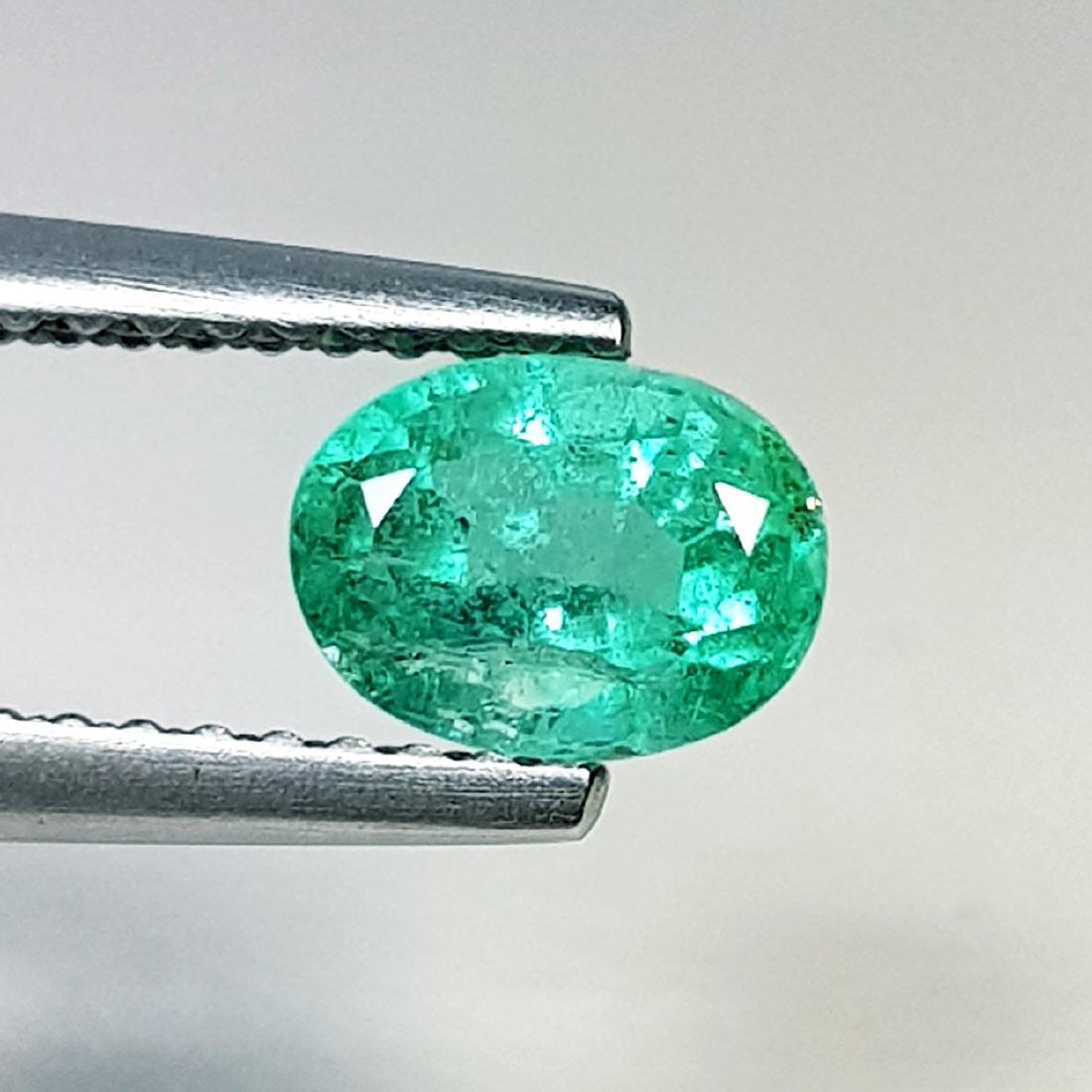 Natural Emerald Oval Cut 0.90 ct (1 of 6)