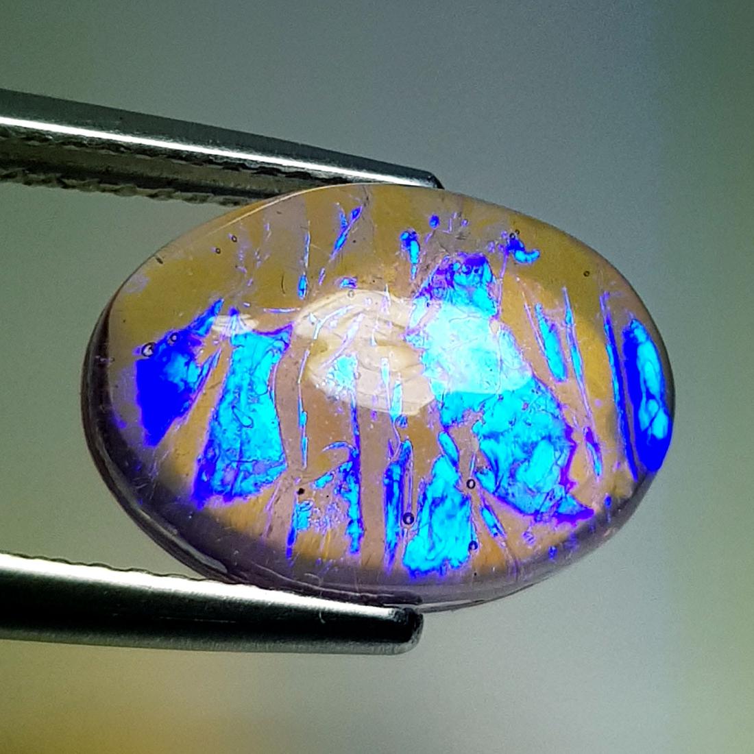 Australian Doublet Opal 5.40 ct: No Reserve! Title: Australian Doublet Opal 5.40 ct Color/Clarity: Semi Transparent Gemstones: Loosegemstone Carat Weights: 5.4 Size/Dimensions: 14.00 x 10.00 x 5.20 Additional Information: Oval - Aust