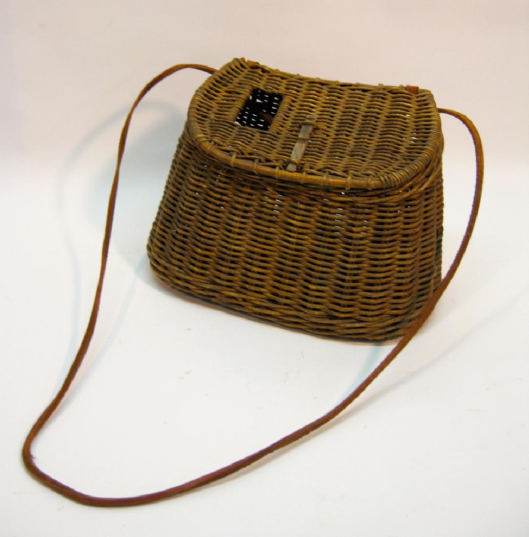 Early American Fishing Creel Basket (1 of 5)