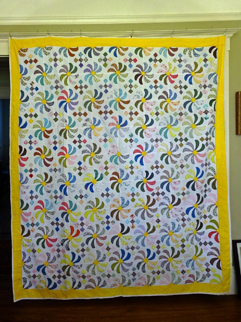 Vintage 1930's Feedsack Applique Quilt (1 of 3)