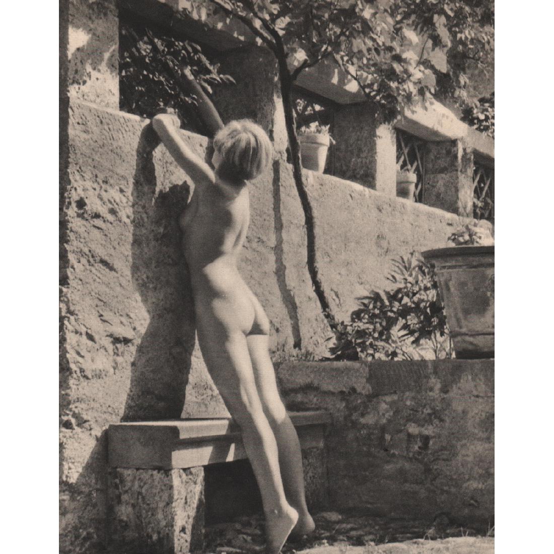 MAURICE PILLARD VERNEUIL - Au Jardin: Artist: MAURICE PILLARD VERNEUIL Print Title: Au Jardin Medium: Sheet-fed Gravure Printing Date: 1930's Printed in France Image size approx. 7.5 x 9.5 inches Maurice Pillard Verneuil (1869-1942) was a
