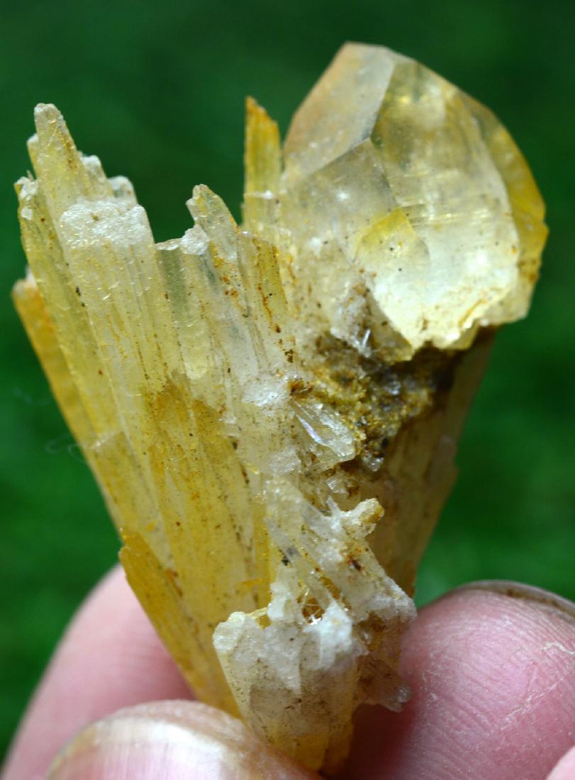 9 Grams Natural Aragonite Specimen: No Reserve! Title: 9 Grams Natural Aragonite Specimen Gemstones: Aragonite Carat Weights: 9 Grams Size/Dimensions: 33x24x17 MM Additional Info: Natural Shipping: Domestic: Flat-rate of $25.00 DHL EXPR