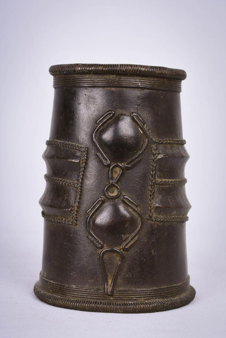 Anklet – Bronze – Gurunshi – Burkina Faso: Exceptional bronze anklet worn by the Gurunsi People of Burkina Faso. Unique piece because bronze was made according to the ancestral lost-wax method. Beautiful traditional patina. 2 similar pieces ar