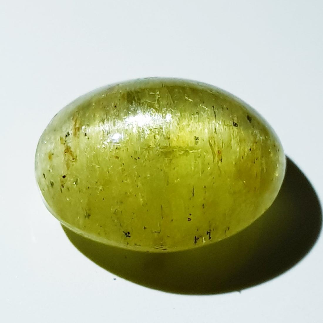 8.60 ct Natural Apatite cat's Eye: No Reserve! Title: 8.60 ct Natural Apatite cat's Eye Color/Clarity: Semi Transparent Gemstones: Loosegemstone Carat Weights: 8.6 Size/Dimensions: 13.70 x 10.80 x 7.10 Additional Information: Oval - Af