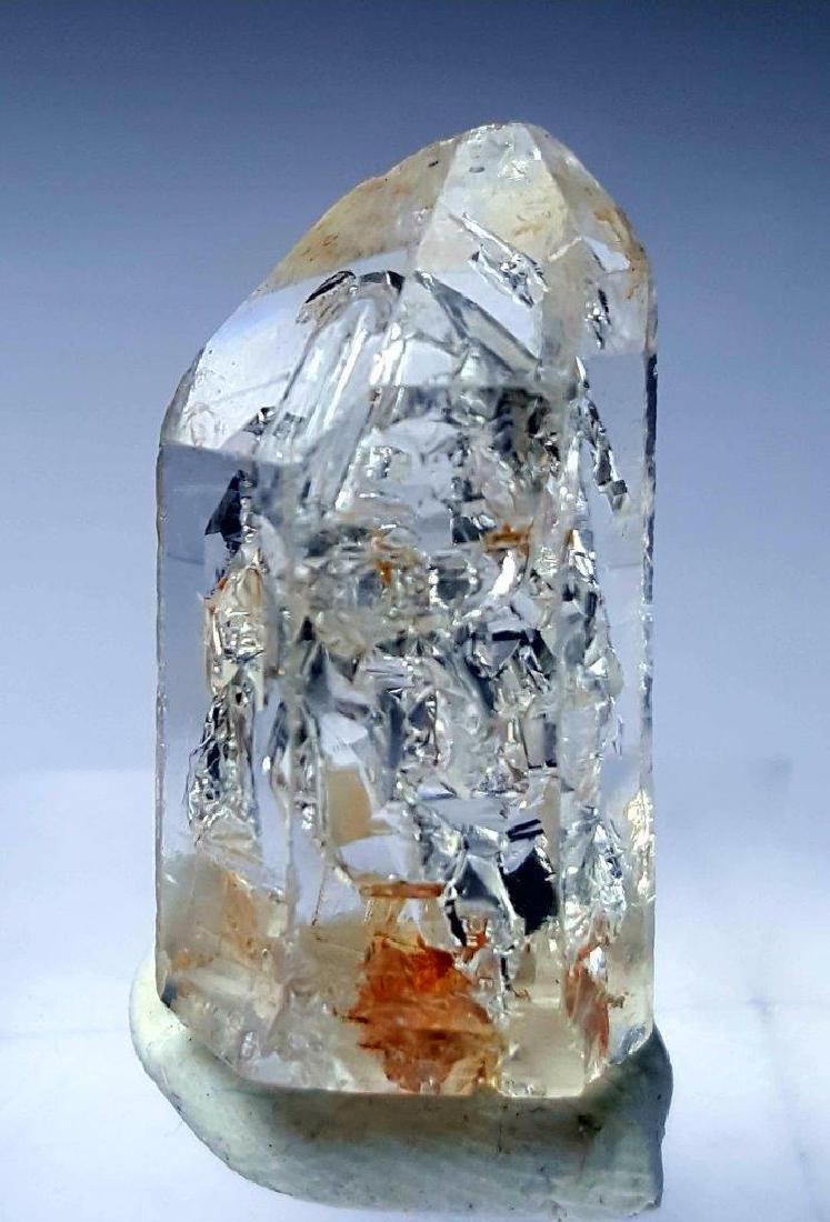 21.5 Carats Petroleum Quartz Scepter - 23X12X10: Title: 21.5 Carats Petroleum Quartz Scepter - 23X12X10 Origin: AFGHANISTAN Reserve: $60.00 Shipping: Domestic: Flat-rate of $23.00 to anywhere within the contiguous U.S. International: Foreign shippin