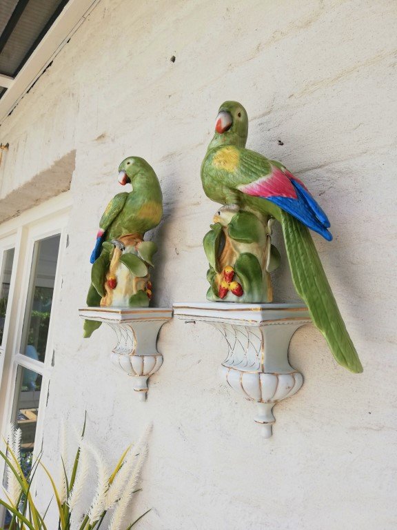 Porcelain wall brackets - A couple of Parrots - Regency: Title: Porcelain wall brackets - A couple of Parrots - Regency Style Maker: Unknown Origin: Brussels Date/Period: 2nd half 20th century Materials: Ceramic, porcelain Dimensions: Height: 33 cm / 13.2 i