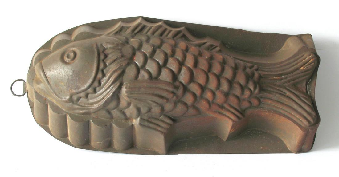 Vintage Tin Fish Mold (1 of 1)