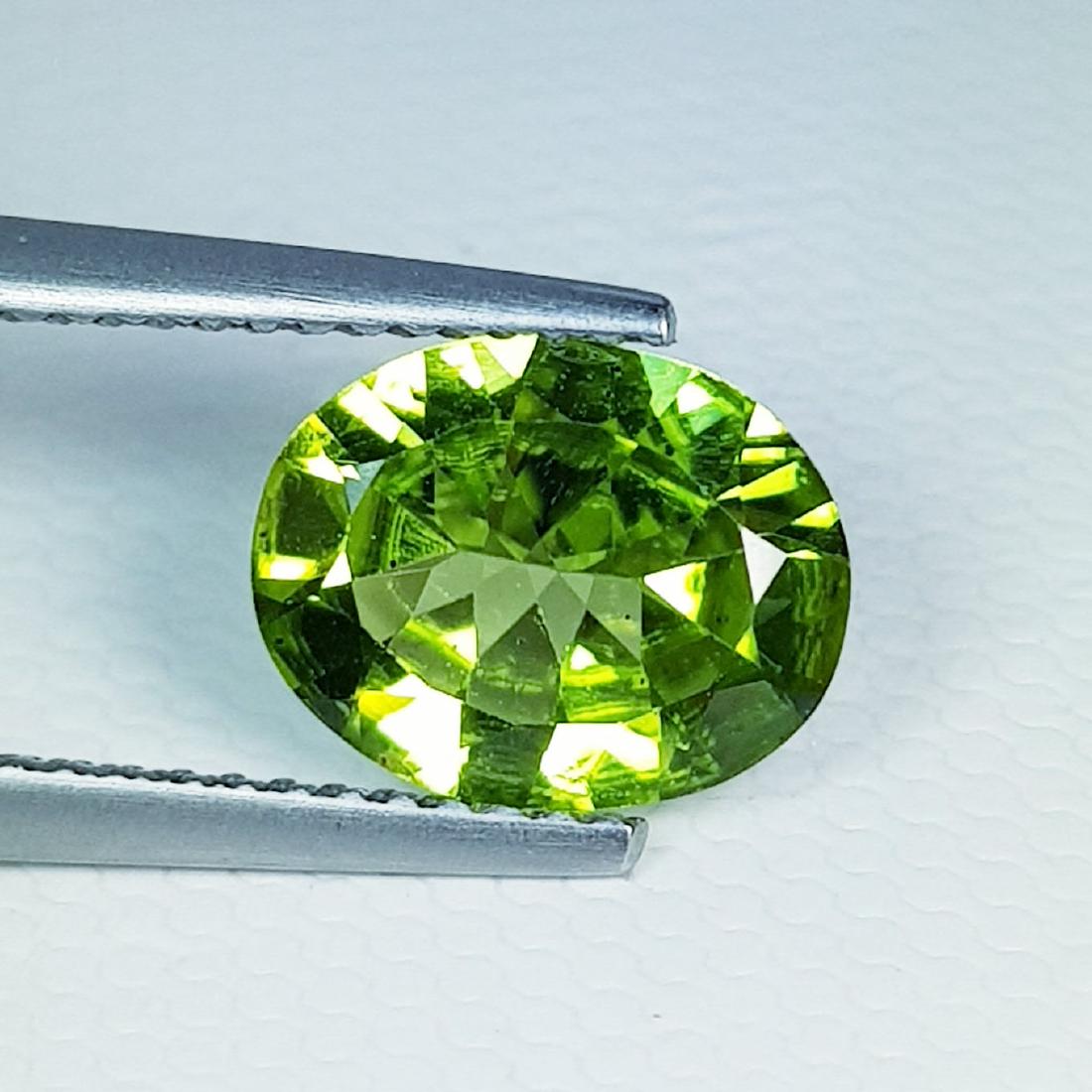 Natural Peridot Oval Cut 2.10 ct (1 of 6)