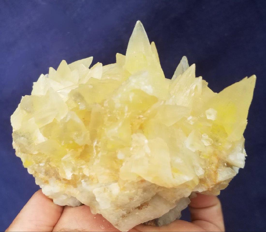 819.4 Grams Supreme Quality Dog Teeth Calcite: Title: 819.4 Grams Supreme Quality Dog Teeth Calcite Termianted Crystals Origin: AFGHANISTAN Reserve: $50.00 Shipping: Domestic: Flat-rate of $45.00 to anywhere within the contiguous U.S. Internationa