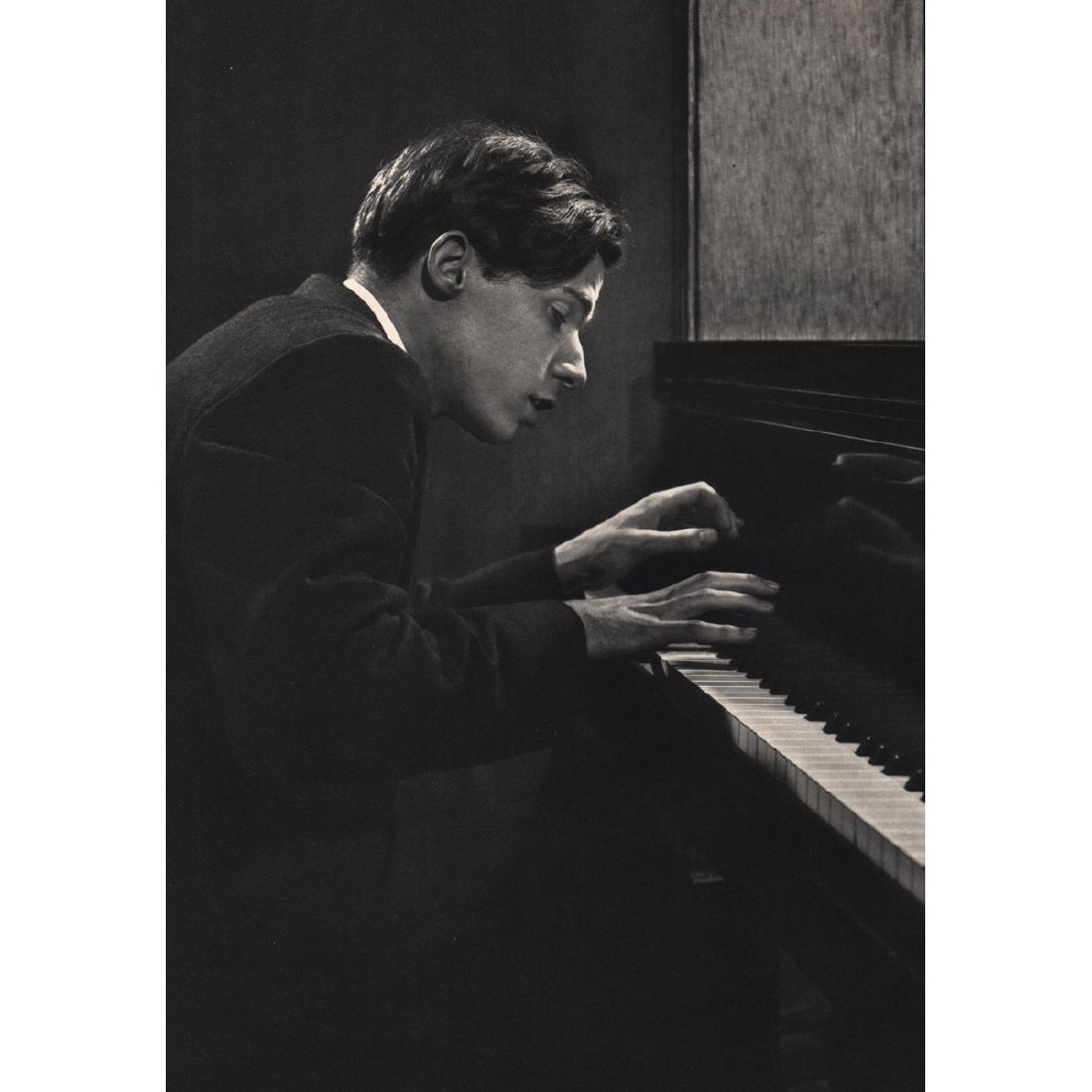 YOUSUF KARSH - Glenn Gould, pianist: Artist: YOUSUF KARSH Print Title: Glenn Gould Glenn Herbert Gould (1932-1982) was a Canadian pianist who became one of the best-known and most-celebrated classical pianists of the 20th century. Medium