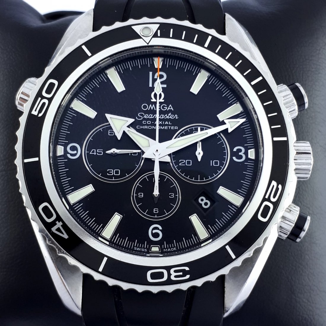 Omega - Seamaster Planet Ocean 600M Co-Axial: Brand: Omega Model:Seamaster Planet Ocean 600M Co-Axial Reference Number: 15210 Gender:Men Period:2011-present Movement:Automatic Case material: Steel Extras:Universal Watch Box Type:Chronograph wrist