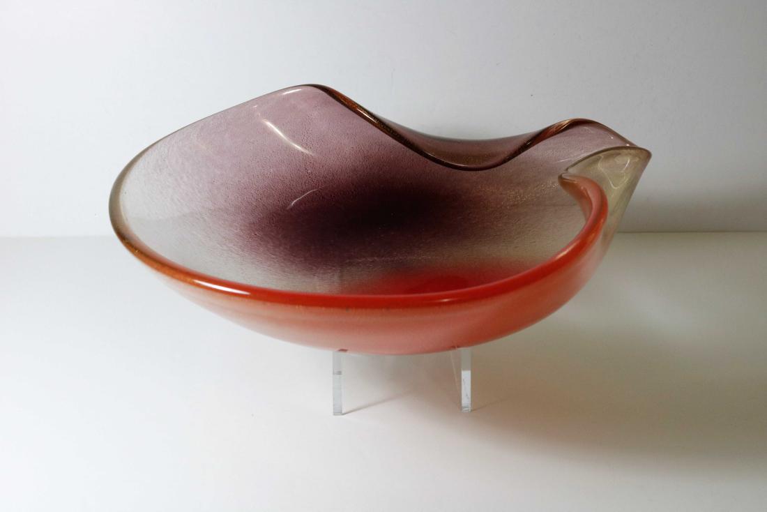 Archemide Seguso Conchiglia Polveri Series Large: Title: Archemide Seguso Conchiglia Polveri Series Large Italian Art Glass Shell Bowl Date/Period: MCM Materials: Glass Dimensions: Measures 35 x 30 cm (13.75" x 11.75"). Gorgeous cased glass in red co