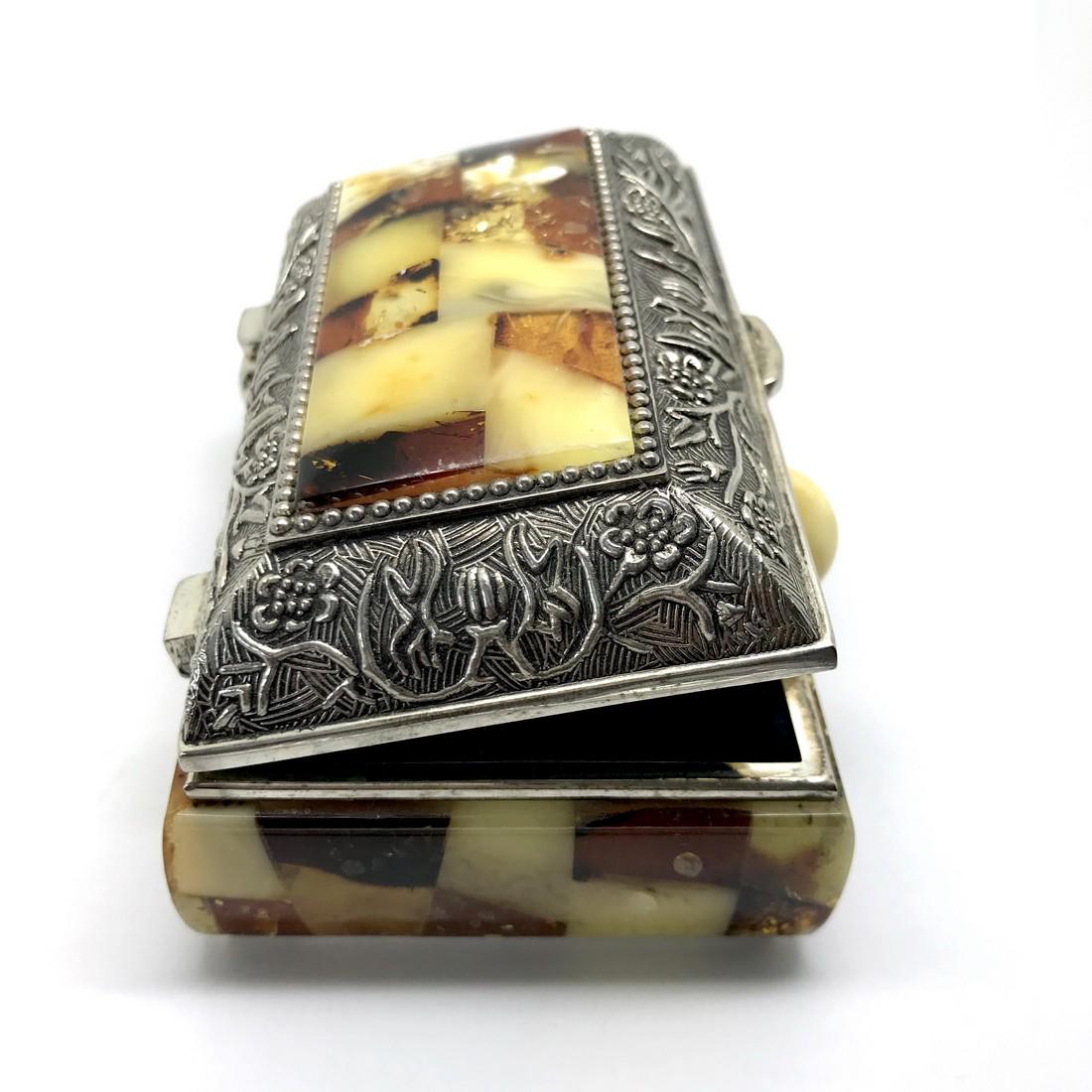 Old Amber box Treasure chest 239 gr: Title: Old Amber box Treasure chest 239 gr Metal: melchior Gemstones: Baltic amber Weight: 239.4 gr Size: 92 x 62 x 43 mm, inside 78 x 47 mm Additional Information: Handmade amber mozaic Reserve: $180