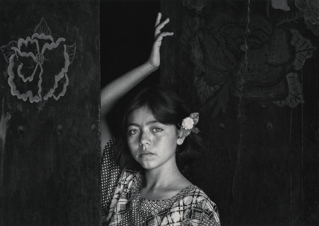 FLOR GARDUNO - Zapoteca. Juchitan, Oaxaca, 1987: Artist: Flor Garduno Title: Zapoteca. Juchitan, Oaxaca, 1987 Medium: Photo Litho, 1994, Switzerland Dimensions: 7.6x5.4" Heat Wax Mounted on 8.5x11" Conservation Board Flor de Mari­a Garduno Yanez st