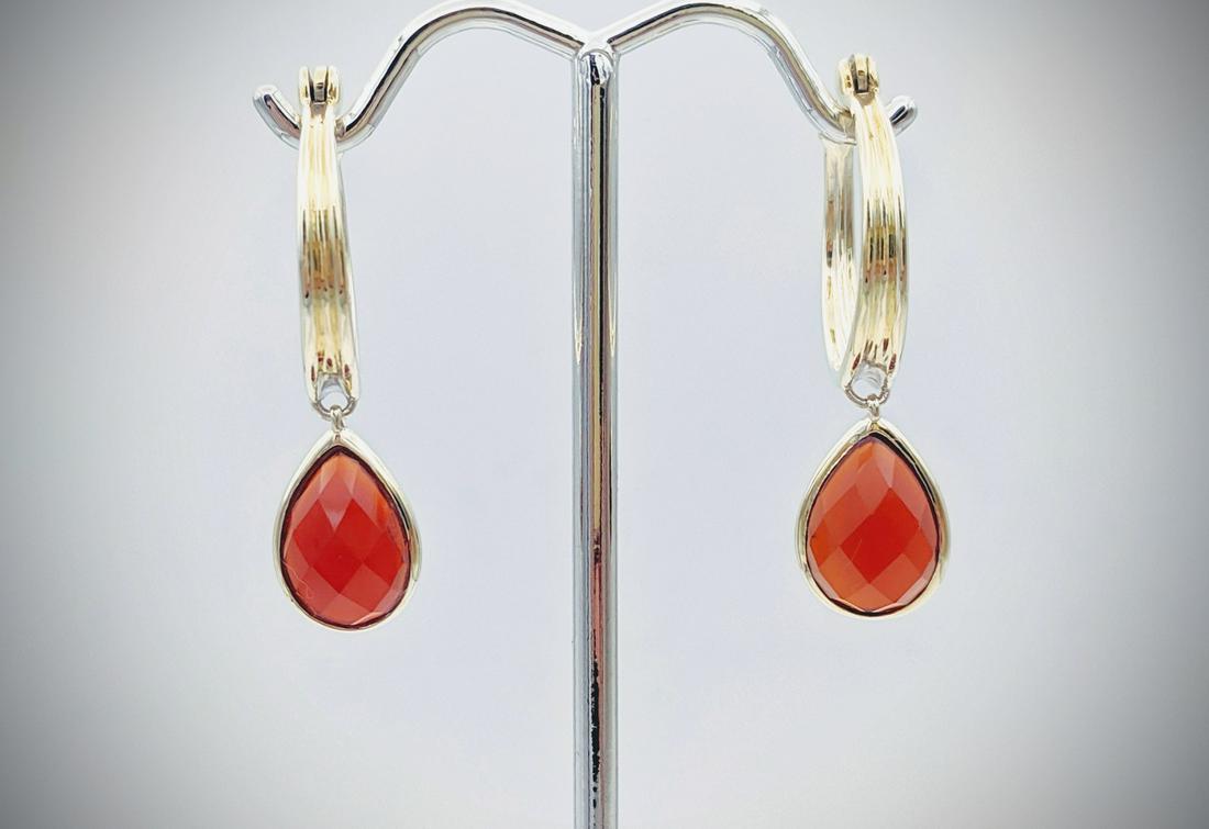 Sterling Silver Hoop Earrings w Dangly Carnelian: Title: Sterling Silver Hoop Earrings w Dangly Carnelian Brand: Jean Lin Collection Metal Purity: 925 Sterling Silver Gemstones: Carnelian Carat Weights: Each Earring has 1 Carnelian at 11.5×8mm. Size