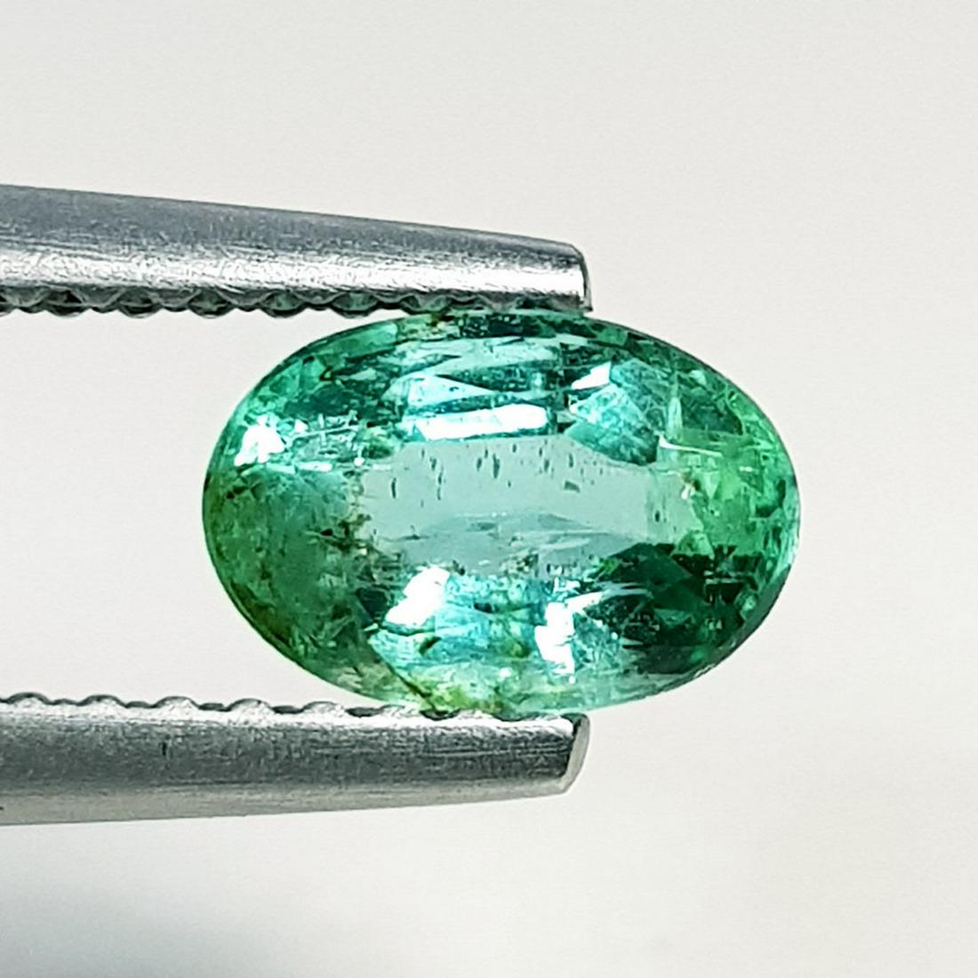 Natural Emerald Oval Cut 0.85 ct (1 of 5)