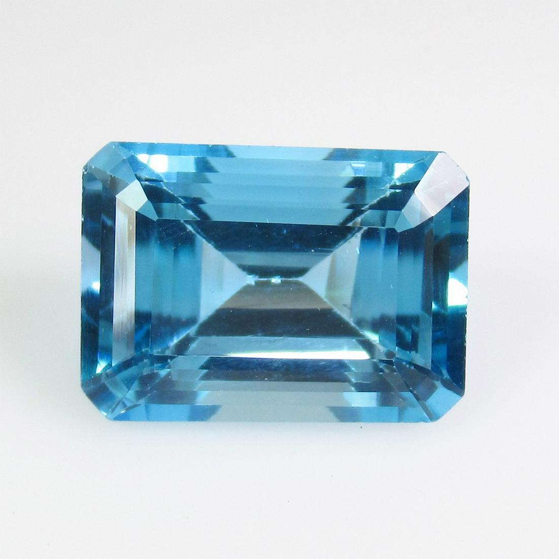 10.24 Ctw Natural Blue Topaz Emerlad Cut (1 of 2)