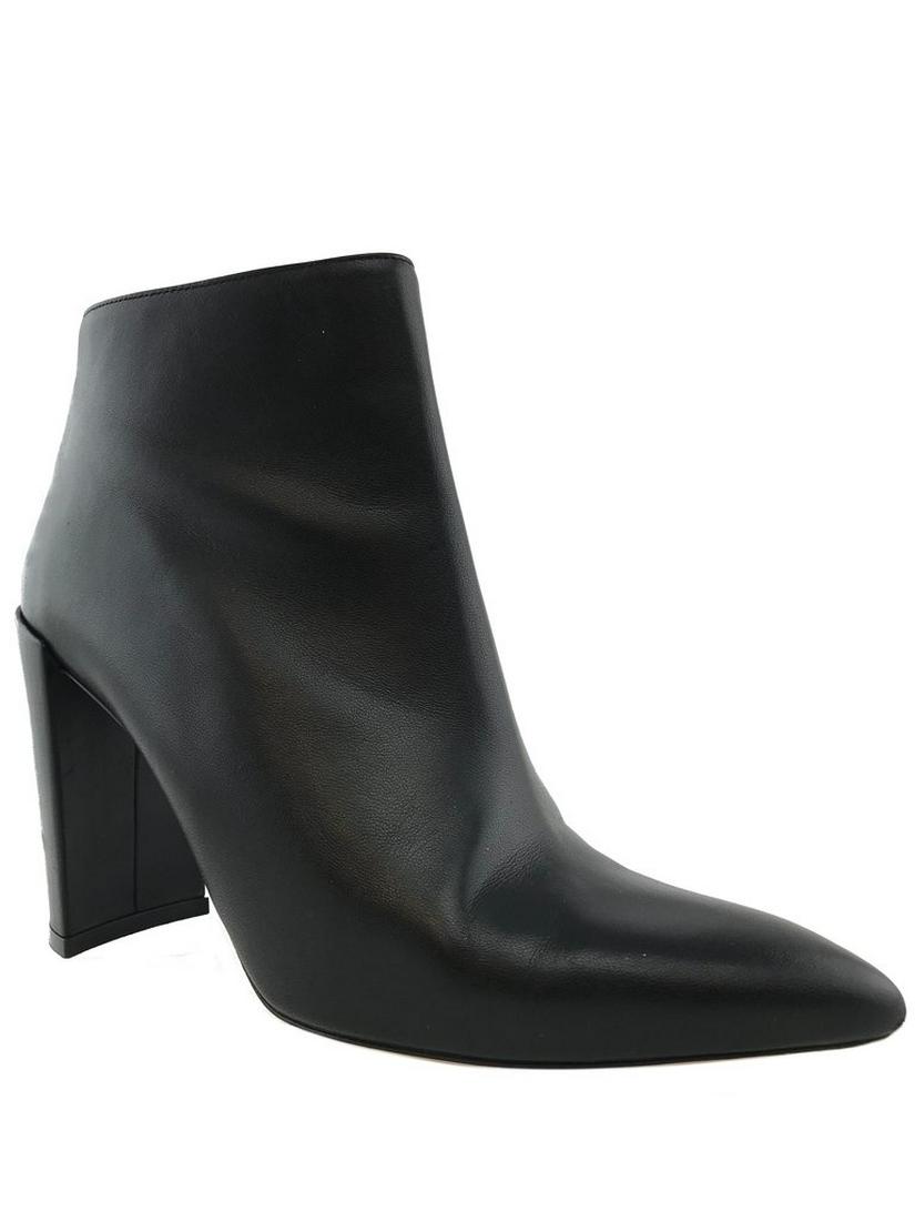 Stuart Weitzman Block-Heel Leather Ankle Bootie Size 9: Guaranteed Authentic! Gorgeous Stuart Weitzman Block-Heel Leather Ankle Bootie Size 9| IT 39 crafted from supple black leather with an almond toe. Featuring side zips for an easy slip-on and self-cove