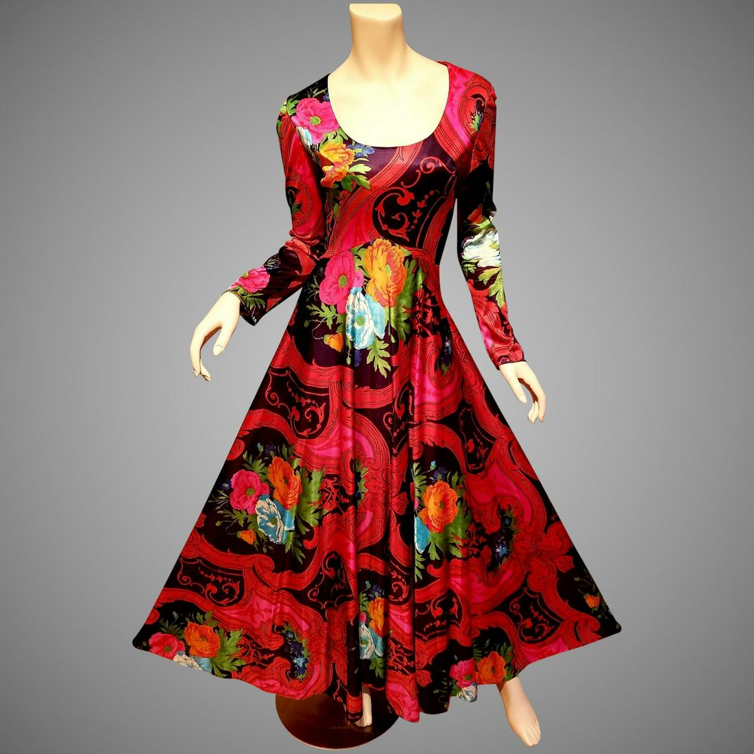 Hobo Chic Maxi multi colored floral printed maxi fluid: This Maxi Multi colored floral dress/gown is magnificent. Scoop neckline. Bust-38-39" Waist-34" In very good vintage condition Very beautiful This vintage item is pre-owned and pre-loved. We disclose 