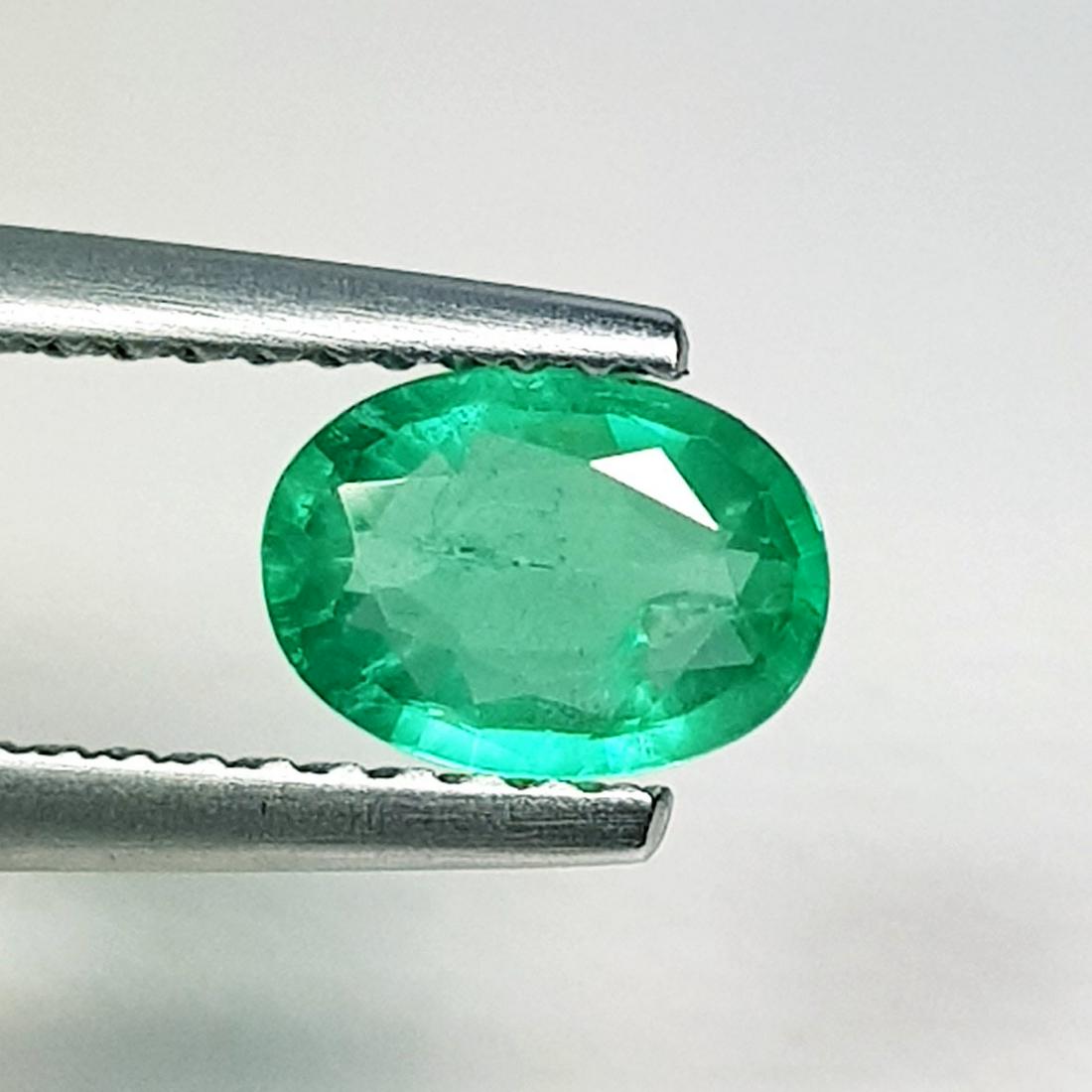 Natural Emerald Oval Cut 0.70 ct (1 of 5)
