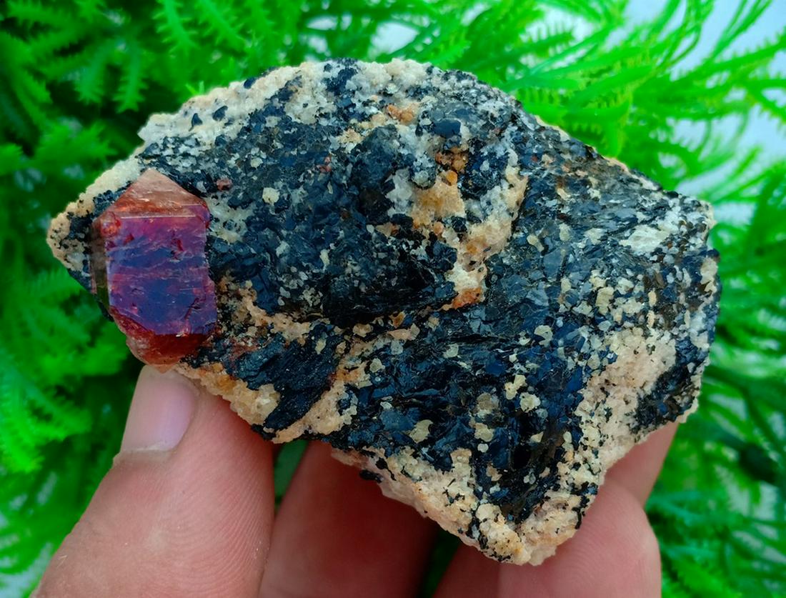 130 Gram Gorgeous Undamage Zircon Specimen: No Reserve! Title: 130 Gram Gorgeous Undamage Zircon Specimen Origin: Pakistan Weight: 130 Gram Size/Dimensions: 65x40x31 mm Description: Specimen Shipping: Domestic: Flat-rate of $16.00 to anywhere w