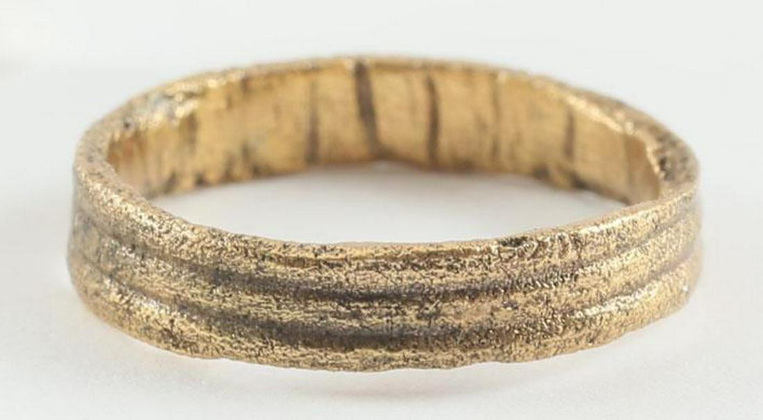 ANCIENT VIKING WOMAN’S WEDDING RING C.850-1050 AD Sz 2: No Reserve! Gilt bronze. Medium, comprised of three raised rounded ridges. The inside showing tool finish from having been cast with a core, later removed for finishing and wear. Size 2 1/2. Light tex