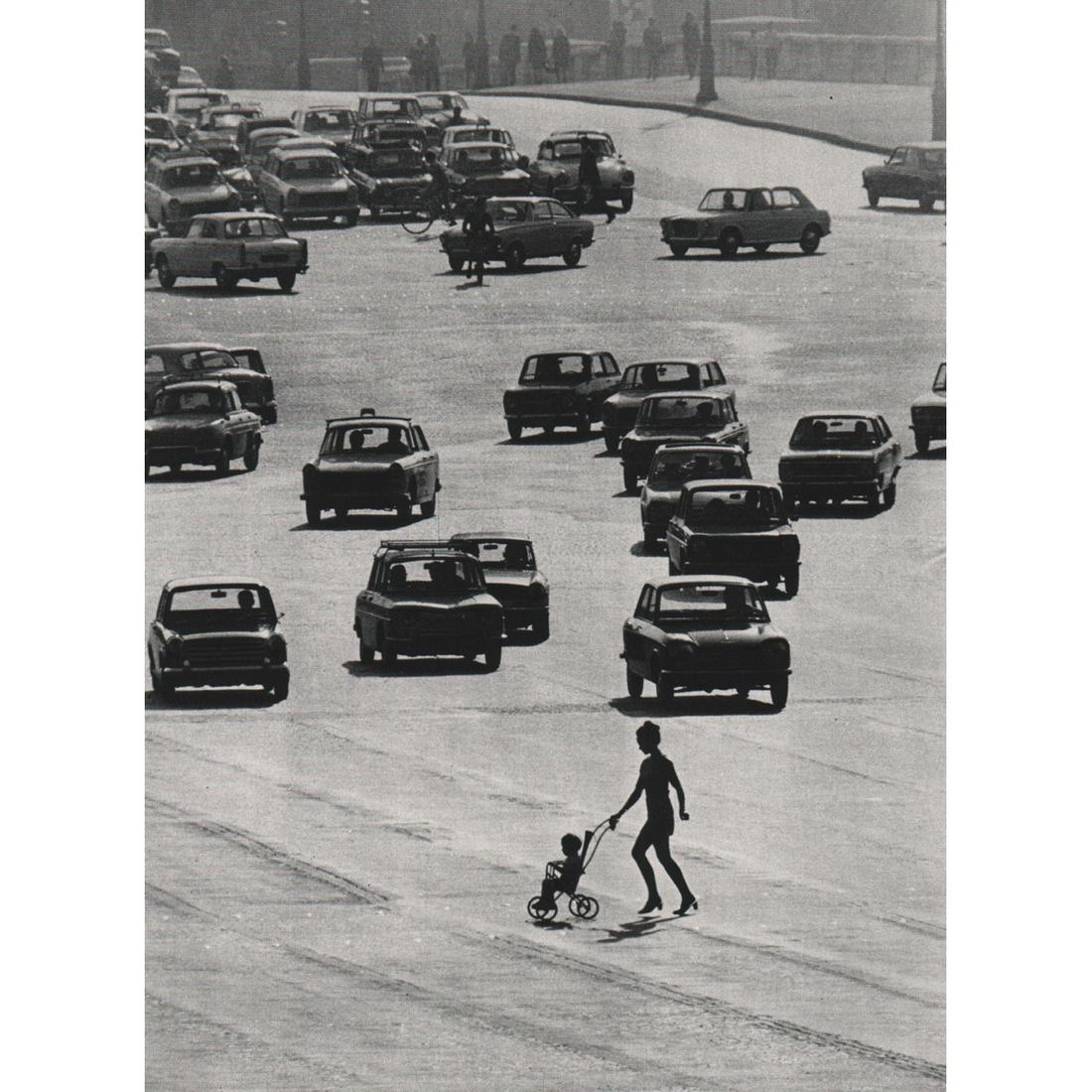 ROBERT DOISNEAU - Pack in Full Cry, 1969: Artist: ROBERT DOISNEAU Print Title: Pack in Full Cry, 1969 Medium: Sheet-fed Gravure Printing Date: 1970's Printed in France Image Size: 7 x 9.25 inches Robert Doisneau (1912-1994) was a French photo