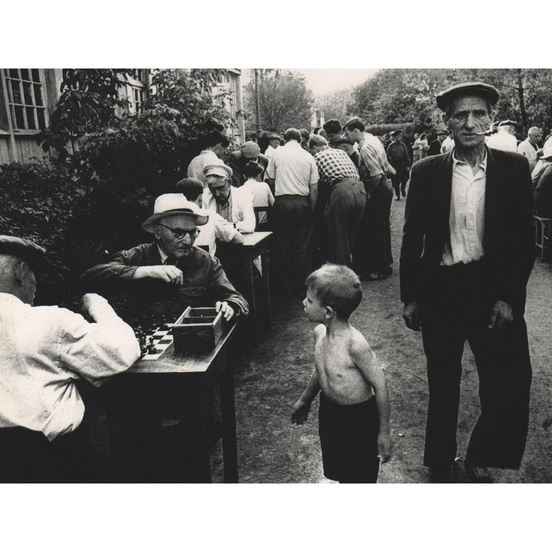 WILLIAM KLEIN - Chess, Moscow: Artist: WILLIAM KLEIN Print Title: Chess, Moscow Medium: Sheet-fed Gravure Printing Date: 1960's Printed in Japan Image Size Approx. 8 X 6 inches William Klein an American-born French photographer and