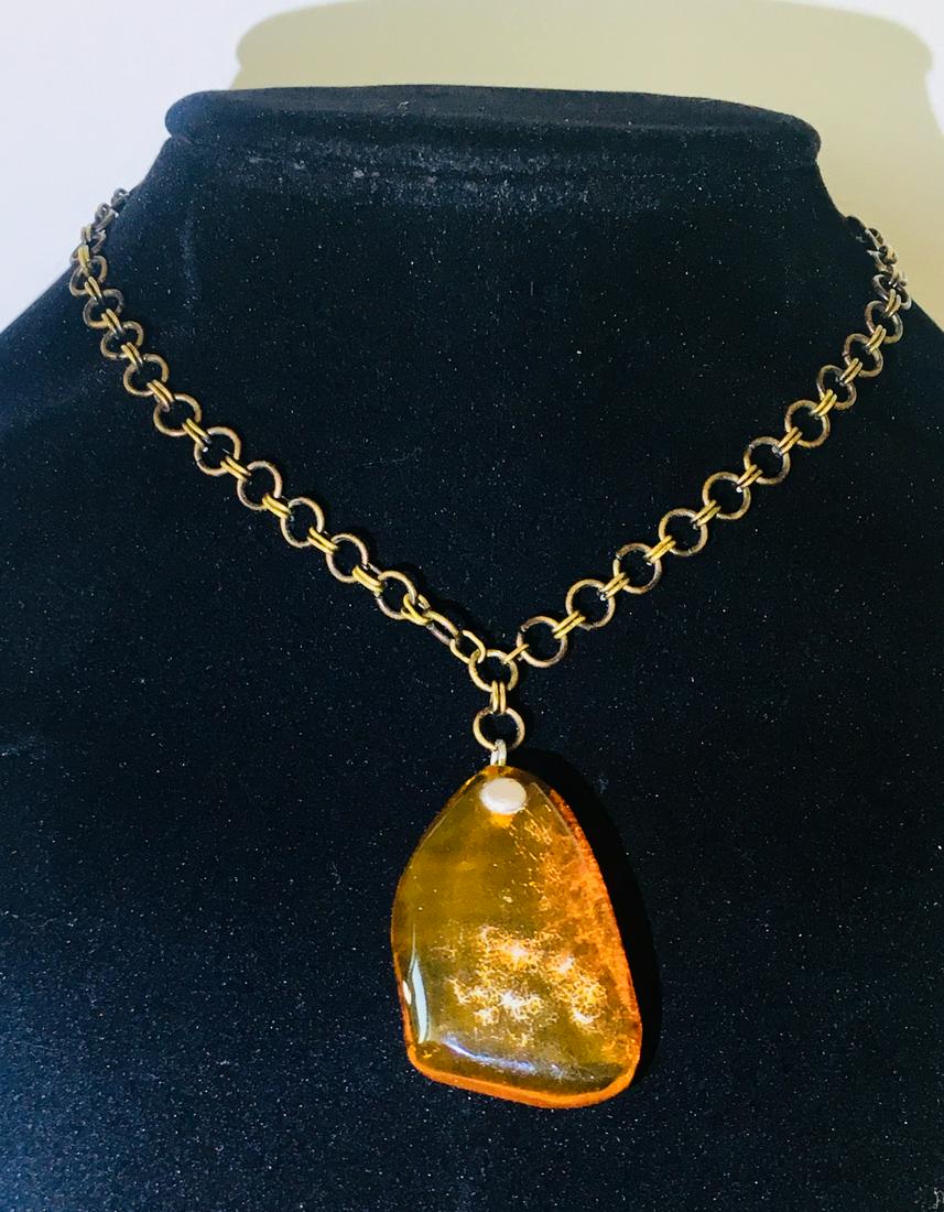 Amber Pendant with a hand made loop (1 of 16)