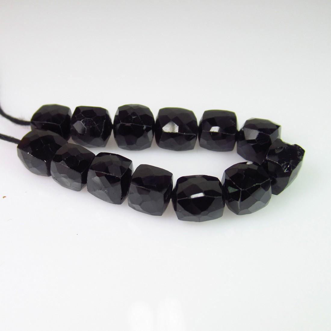 31.31 Ct Genuine 14 Drilled Black Spinel Square Beads: No Reserve! Title: 31.31 Ct Genuine 14 Drilled Black Spinel Square Beads Stone Clarity: Opaque Gemstones: Natural Black Spinel Beads Carat Weights: 31.31 Size/Dimensions: 6.0x6.0 to 6.5x6.5 mm / 14 PC