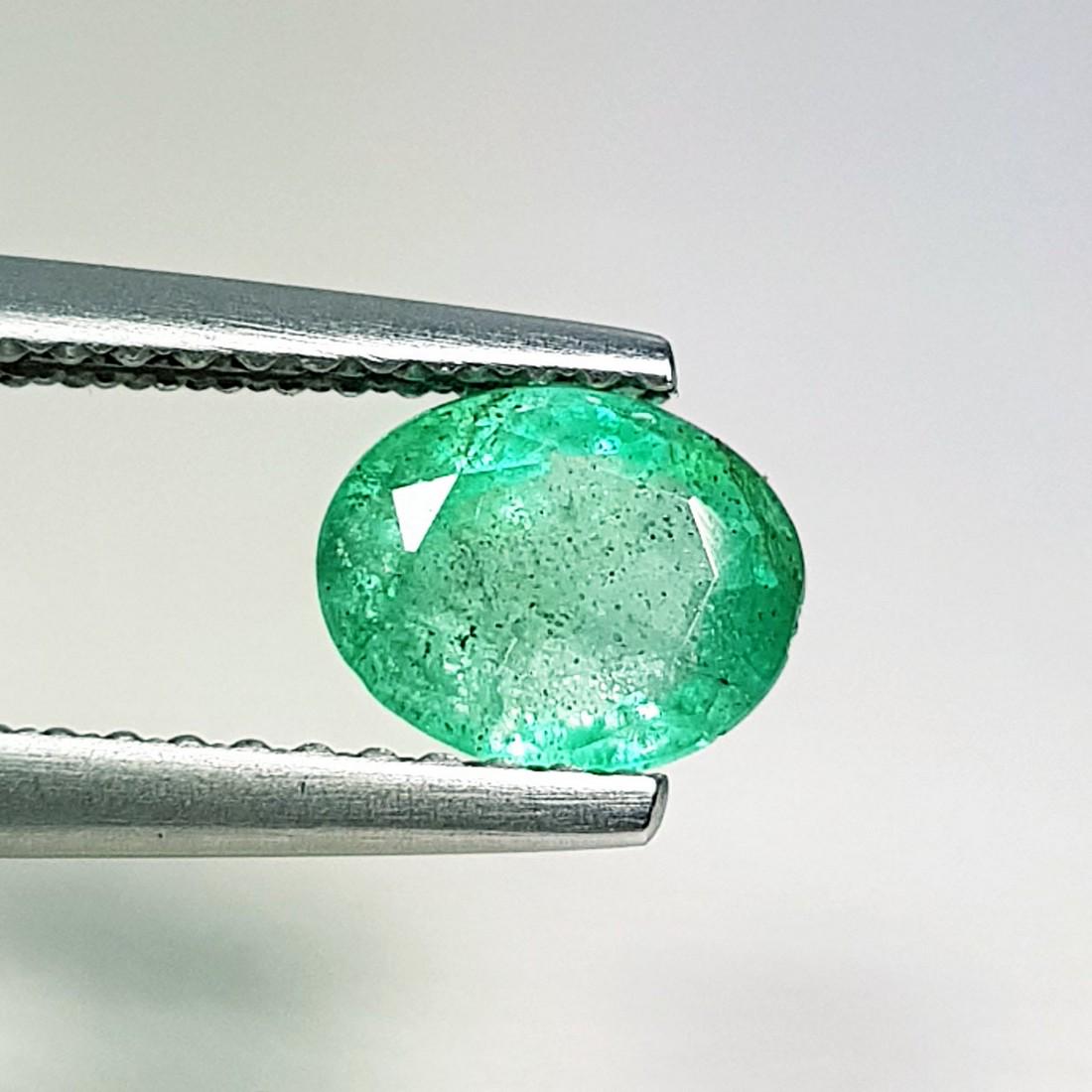 Natural Emerald Oval Cut 0.85 ct (1 of 5)