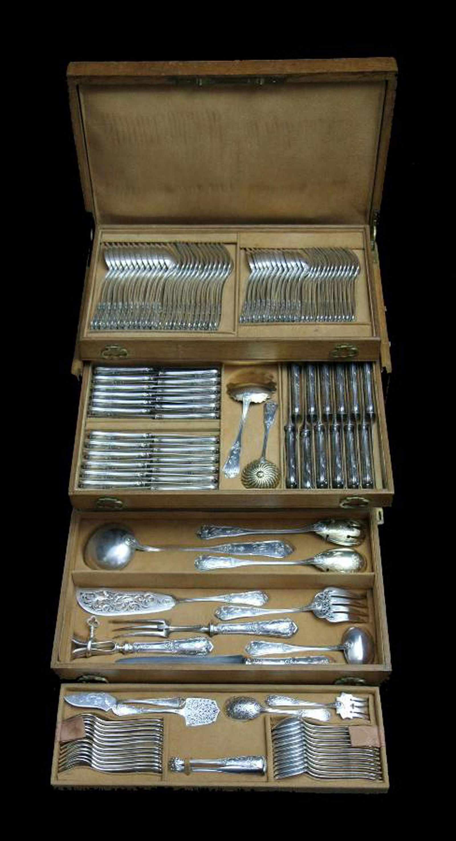 BOULENGER - 124pc. FRENCH ANTIQUE STERLING SILVER