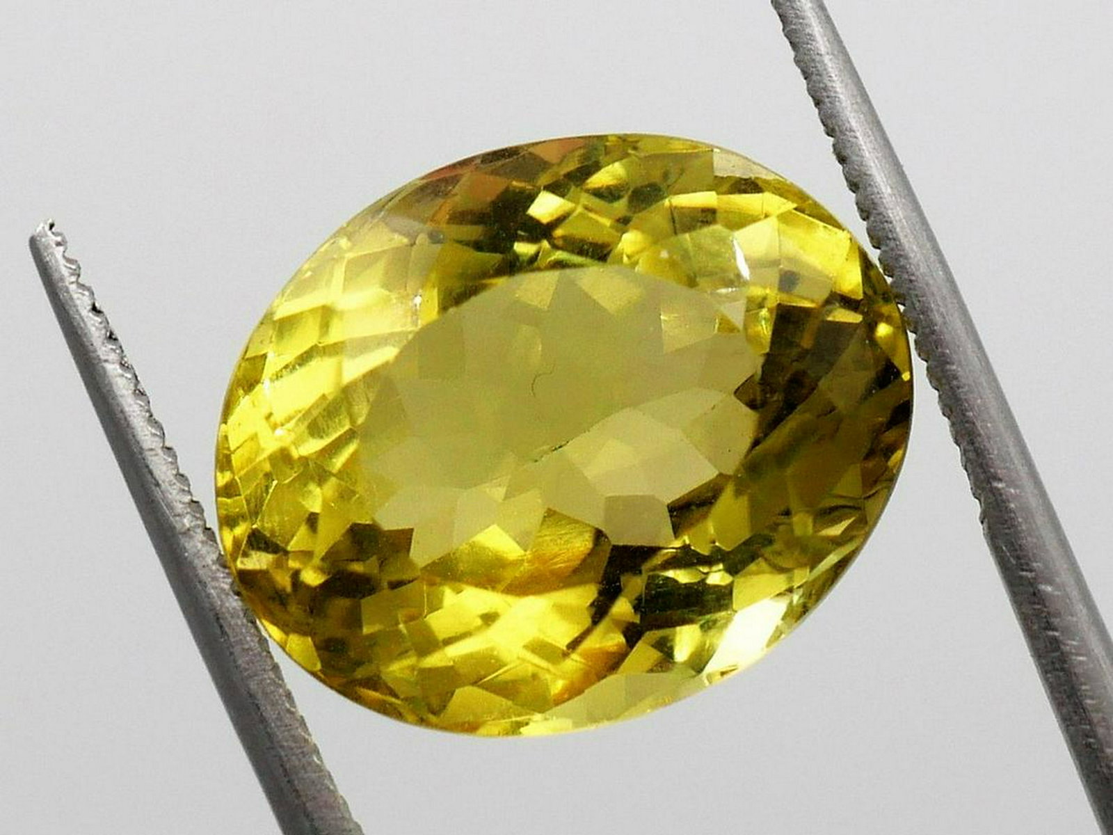 Lemon Quartz 9.75 ct: No Reserve! Title: Lemon Quartz 9.75 ct Brand: Colored Gemstones Stone Clarity: VVS Gemstones: Lemon Quartz Carat Weights: 9.75 ct Size/Dimensions: 15.00 x 13.10 x 10.00 mm Shipping: Domestic: Flat-r