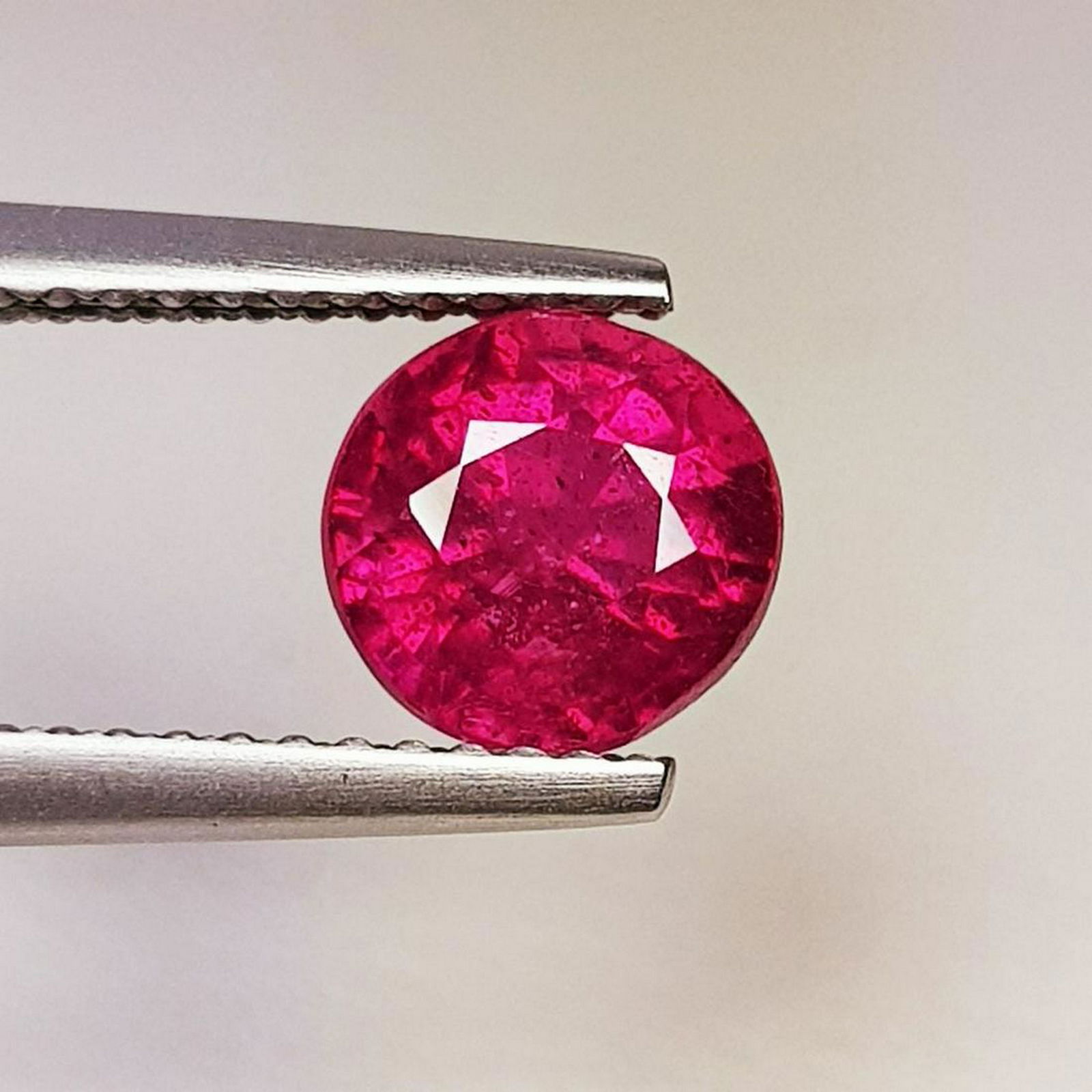 2.15 ct Natural Ruby (1 of 6)