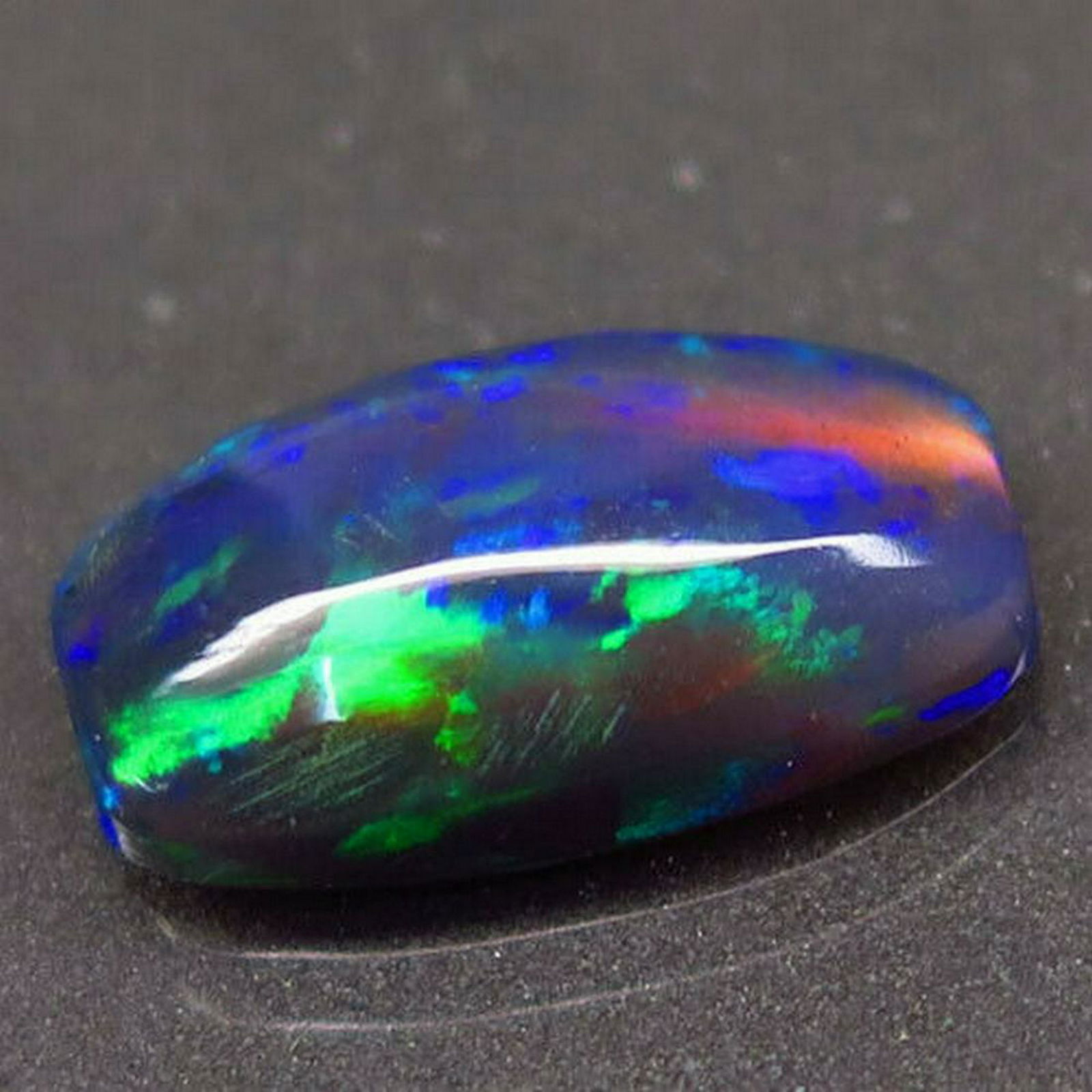 2,64 ct Natural Raibow Black Opal (1 of 2)